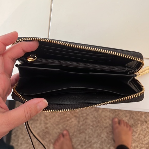 Michael Kors wristlet - Picture 2 of 2